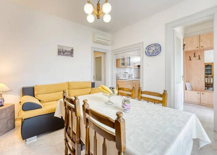 Διαμέρισμα Edo-2 By Interhome Lovran